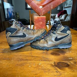 Vintage Nike ACG Boots